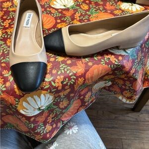 Steve Madden Blair Flats Nude with Black Toe size 7 M